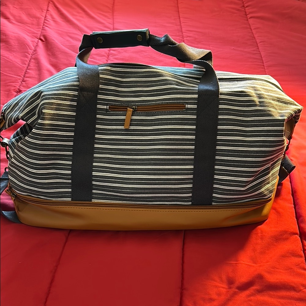 DSW Black and Brown Duffel Bag with Classic Design